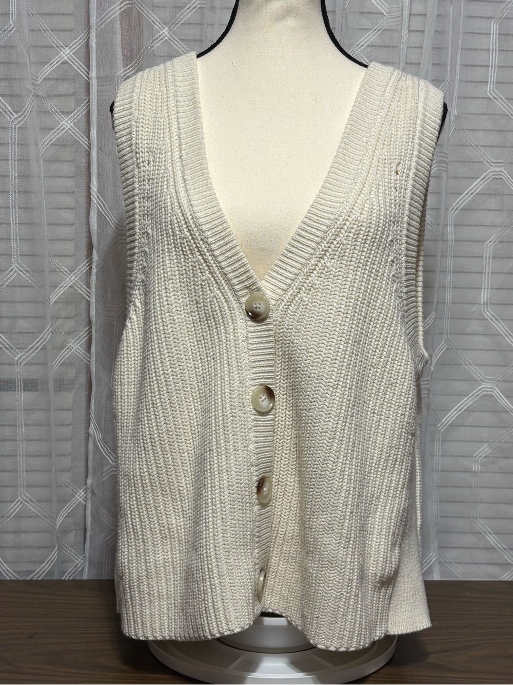 a.n.a Women's XL Cream Button-Front V neck Knit Sweater Vest 23p2p 26L